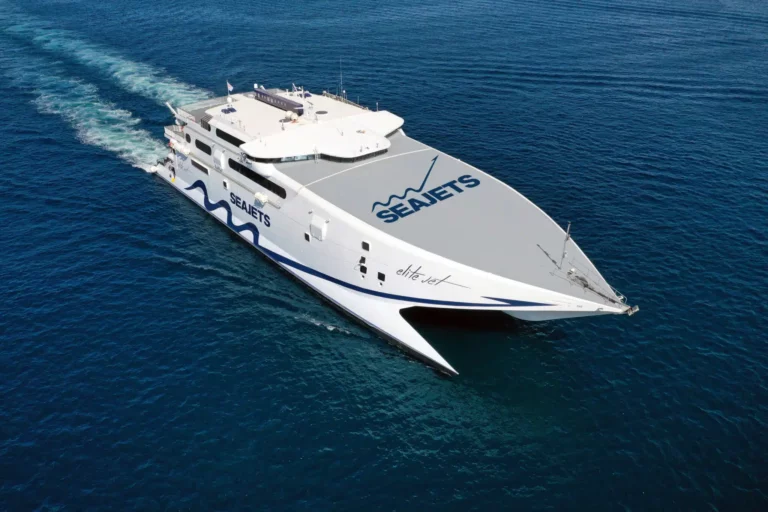 De veerboot van Kreta naar Santorini SeaJets Elite Jet