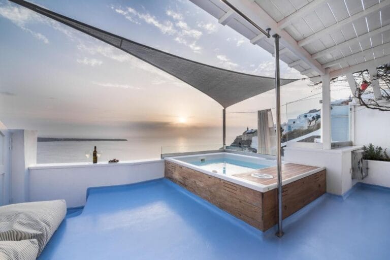 Hyperion Oia Suites Balkon met privé zwembad