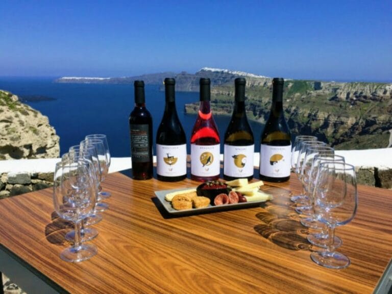 Wijnen proeven in Santorini